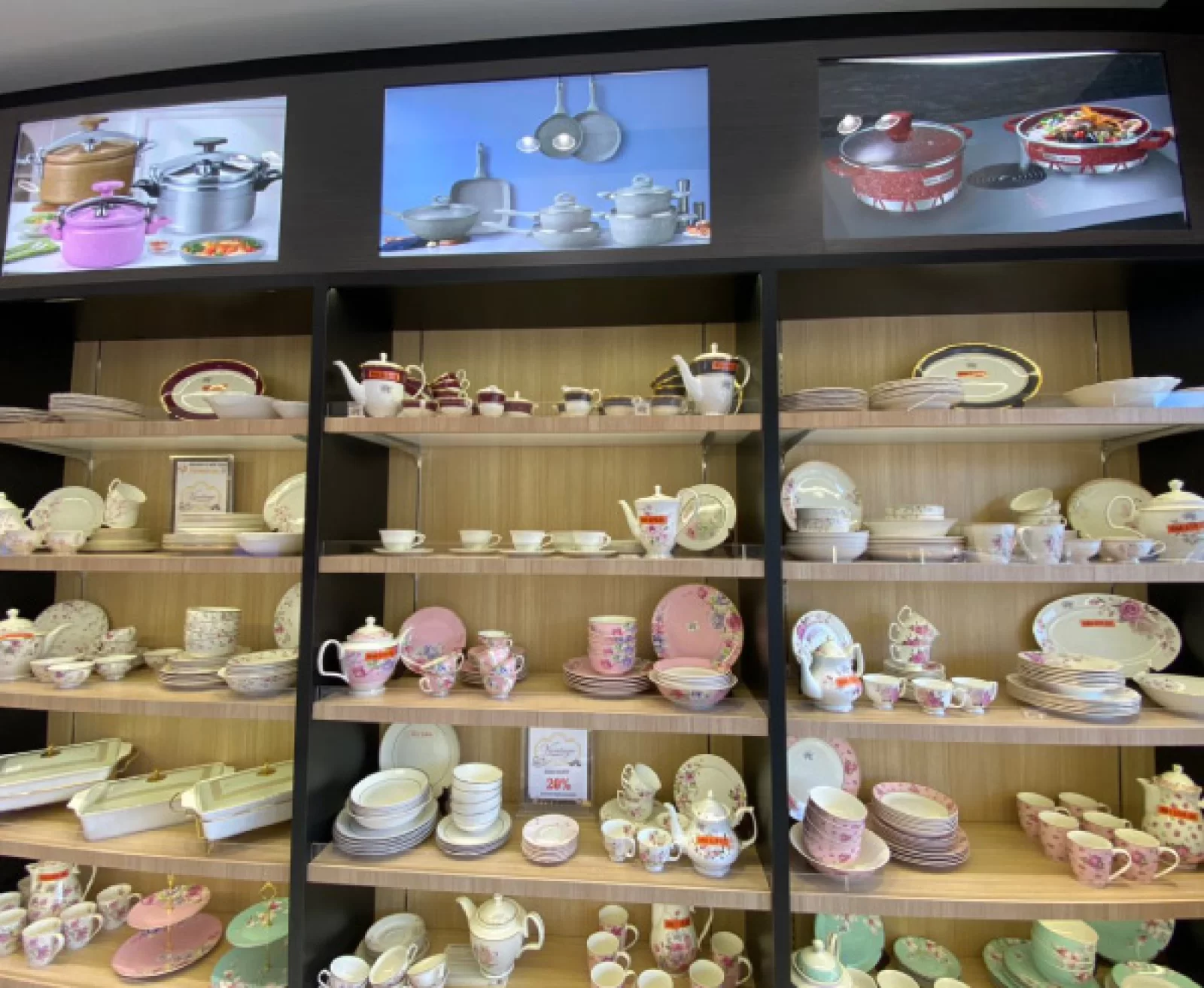 Home and souvenirs at SP Duty Free