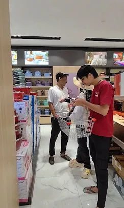 Visitor moments at SP Duty Free