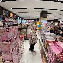 Visitors enjoying SP Duty Free Pangkor